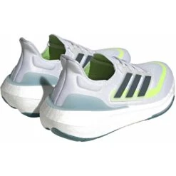 Adidas Ultraboost Light Homme Blanc -Tenue Active main 1b7a812549aa4c96a9d75fd508d068f7 f540 4221