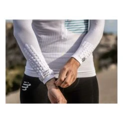 Compressport Armforce Ultralight Blanc -Tenue Active main 283039 178716 4 dca8
