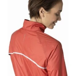 Odlo Veste Zeroweight Femme Rouge -Tenue Active main 313711 30837 Model Detail Crop 1 7bd6