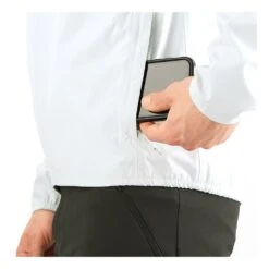 Salomon Essential WaterProof 2.5L Jacket Homme Blanc 9 Salomon Essential WaterProof 2.5L Jacket Homme Blanc -Tenue Active main 321989 206344 5 e1c5