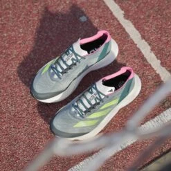 Adidas Adizero Boston 12 Femme Gris -Tenue Active main 5f682e9ebbf341db9eff4d52b8de2412 f540 0194