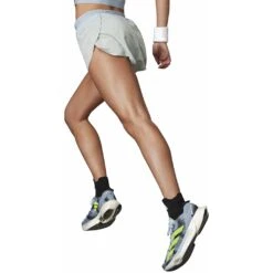 Adidas Adizero Adios Pro 3 Gris -Tenue Active main 9b49f9a0ae32419299371c743d5a747f f540 0387