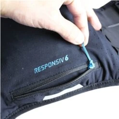 Raidlight Responsiv 6L Bleu -Tenue Active main Details poche arriere RESPONSIV VEST 6L GRJMB55 1800x1800 8af5