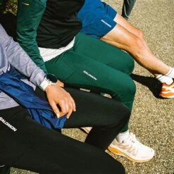 Salomon Cross Warm Tight Femme Noir -Tenue Active main FW22 GLIDE MAX carlesmedina 9.jpg.high res 4b42