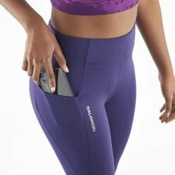 Salomon Cross Warm Tight Femme Violet 11 Salomon Cross Warm Tight Femme Violet -Tenue Active main LC1878700 6 MOD crosswarmtight astralaura sidepocket w.png.high res 541a