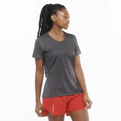 Salomon Sense Aero Short Sleeve Tee Femme 7 Salomon Sense Aero Short Sleeve Tee Femme -Tenue Active main LC1889700 0 MOD senseaerosstee periscopedeepblack run w 40d9