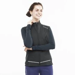 Salomon Light Shell Vest Femme -Tenue Active main LC1894700 0 MOD lightshellvest deepblackwhite run w 11eb