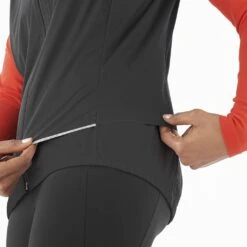 Salomon Light Shell Vest Femme -Tenue Active main LC1894700 4 MOD lightshellvest deepblackwhite bimatiere w 00f1