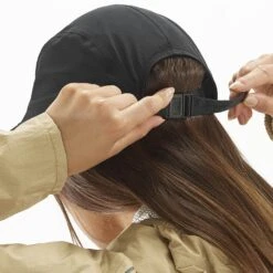 Salomon Bonatti WaterProof Five Panel Noir 5 Salomon Bonatti WaterProof Five Panel Noir -Tenue Active main LC2020900 1 MOD bonattiwpfivepcap deepblack serrage uw.png.high res 1e0a