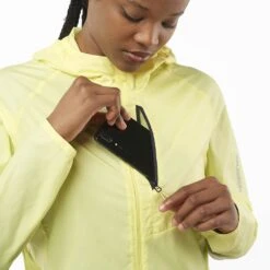 Salomon Bonatti Cross Wind Femme Jaune -Tenue Active main LC2130000 5 MOD bonatticrossfzhoodie charlockdeepblack chestpocket w 4c78