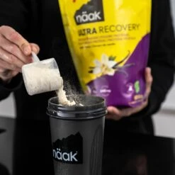 Naak Ultra Recovery (500g) - Poudre Protéinée Vanille -Tenue Active main Naak Ultra Recovery Protein Powder Vanilla e6b2