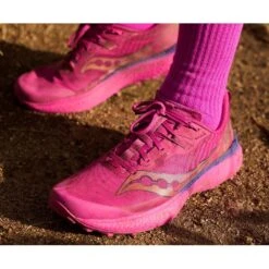 Saucony Endorphin Edge Homme Rose -Tenue Active main S20773 40 7 1 2430