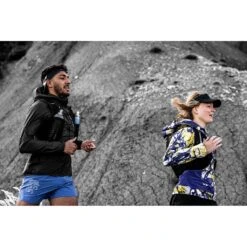 Salomon Active Skin 8 Noir -Tenue Active main Salomon Campaign A Trail Running Digne 2965.jpg.high res bdf7