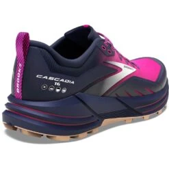 Brooks Running Cascadia 16 Femme 6 Brooks Running Cascadia 16 Femme -Tenue Active main ScreenShot2022 12 01at3.03.55PM 1800x1800 4363