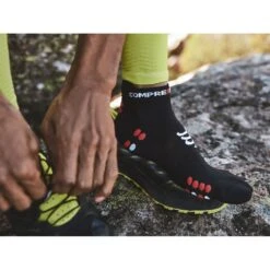 Compressport Pro Racing Socks V4.0 Run Low Noir -Tenue Active main pro racing socks v4 run low black red 1 1 f7e6