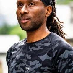 Compressport Training Short Sleeve Tshirt Camo Premium Homme 7 Compressport Training Short Sleeve Tshirt Camo Premium Homme -Tenue Active main t2raining ss tshirt m camo premium black camo a9cc