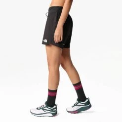 The North Face Wovmynt Short 2.0 Femme Noir -Tenue Active main t l chargement 2022 12 06T164305.800 2d03